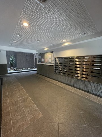 コスモ金町ロイヤルコートのエントランス
