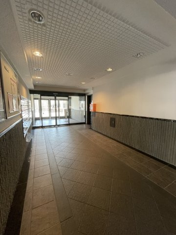 コスモ金町ロイヤルコートのエントランス