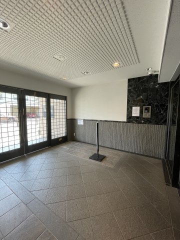 コスモ金町ロイヤルコートのエントランス
