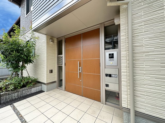 シャーメゾン フォレナ C棟のエントランス