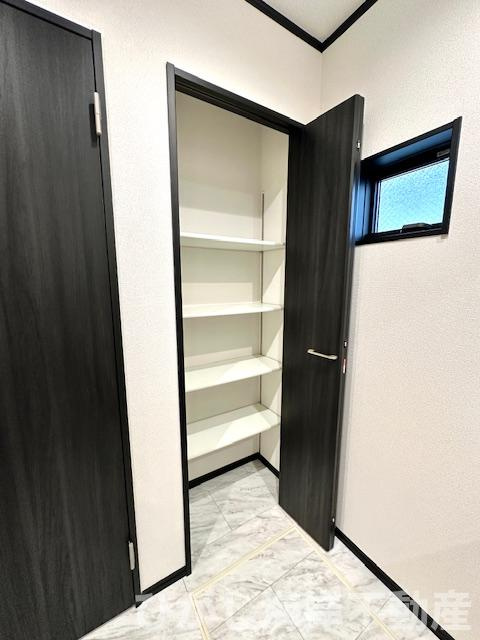 茅ヶ崎市若松町　新築戸建　全2棟の設備|脱衣所　収納スペース