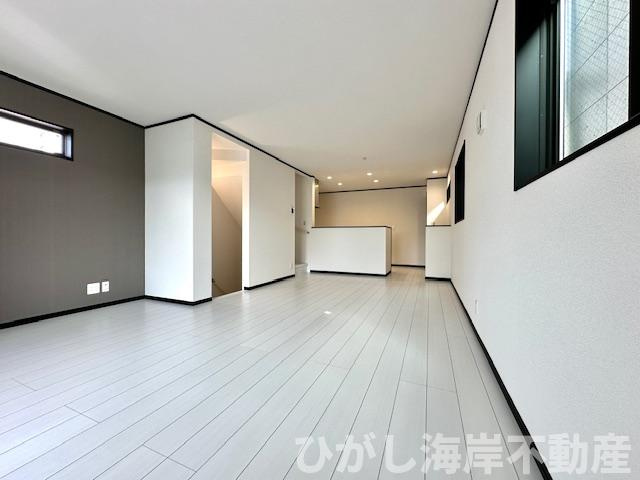 茅ヶ崎市若松町　新築戸建　全2棟の居間・リビング|19帖のLDK