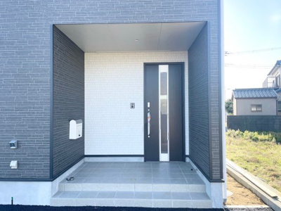 【エントランス】 | 神栖市波崎１号棟 | ４ＬＤＫ　お気軽に０４７６－３７－３８８８までお問合せ下さい