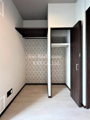 【収納】 | ブエナビスタ上町 | 洋室にあるクローゼット部分です！上部に収納棚もあり便利！