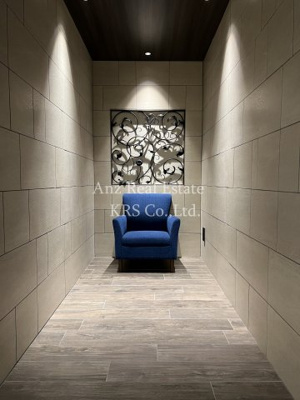 【ロビー】 | ブエナビスタ上町 | お洒落！ロビーにある椅子です