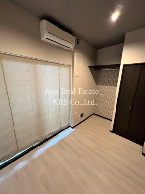 【洋室】 | ブエナビスタ上町 | ブラインド式カーテン付きのお部屋で便利♪