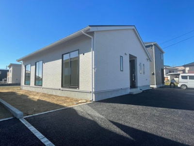 【外観】 | 神栖市波崎２号棟 | 【祝完成】ご内覧は平日でも可能です。お気軽にお問合せ下さい！
TEL:0476-37-3888