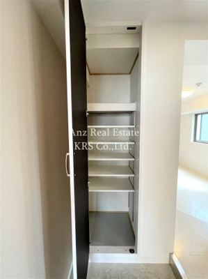 【設備】 | アドーラブル船場 | 玄関にある収納スペースです！