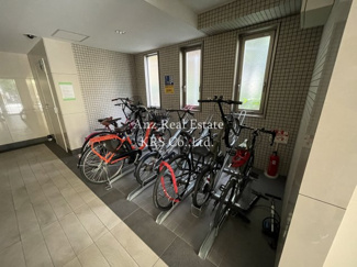 【その他】 | アドーラブル船場 | 屋内駐輪場です！雨風から自転車を守ります！