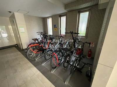 【その他】 | アドーラブル船場 | 屋内駐輪場です！雨風から自転車を守ります！