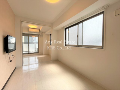 【居間・リビング】 | アドーラブル船場 | 白を基調とした洗練されたお部屋です♪