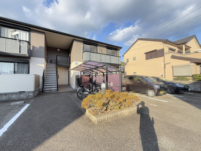 シャーメゾン西久万 B棟のエントランス