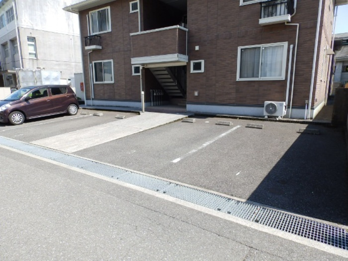 Smiley Smile B棟の駐車場