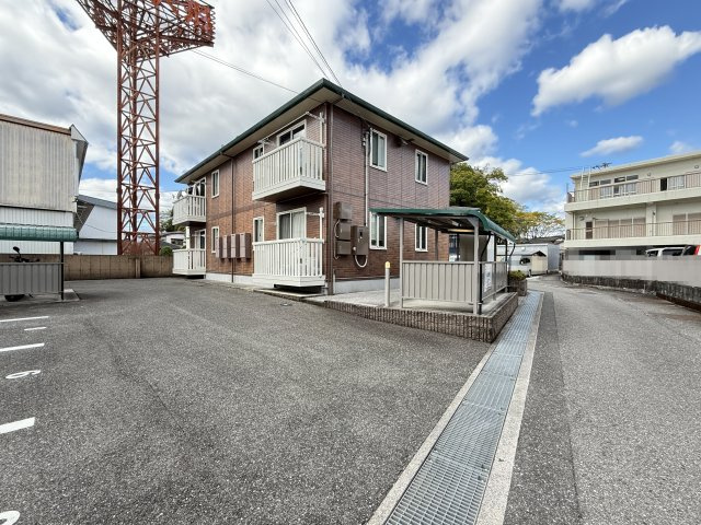 Smiley Smile B棟の駐車場