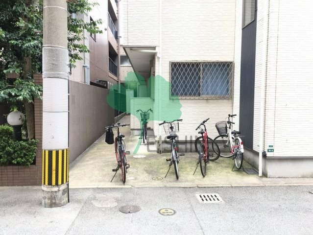 フェリスタ博多駅南の駐車場