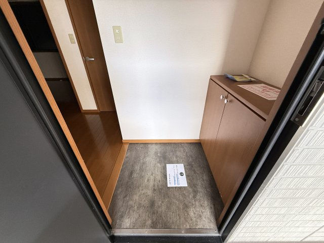 エピナール B棟の玄関