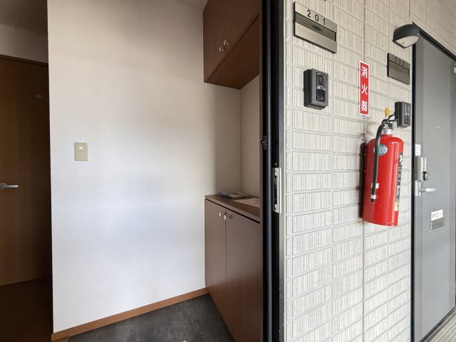 エピナール B棟の玄関