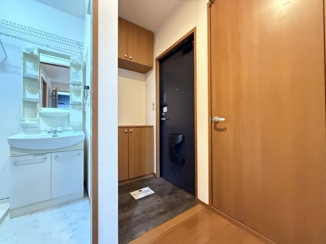 エピナール B棟の玄関