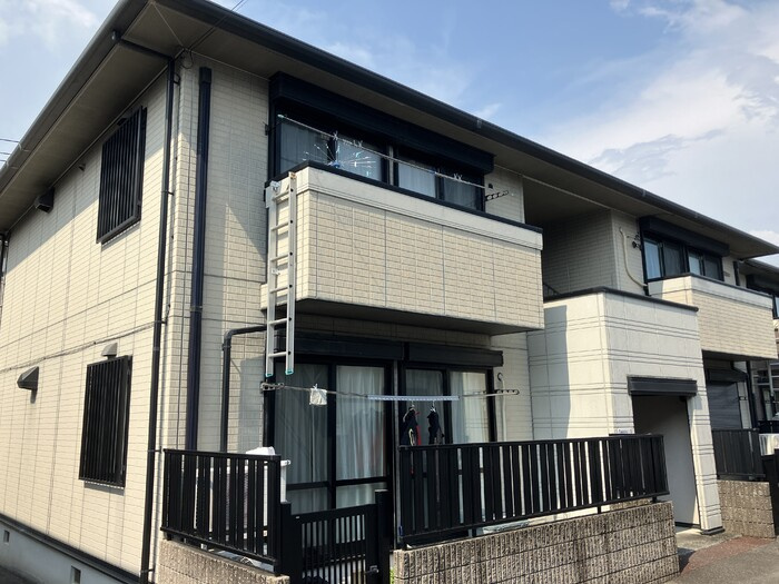 エピナール B棟の外観