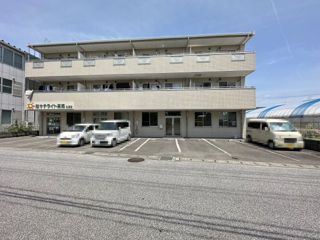 カトゥル セゾン札場の外観