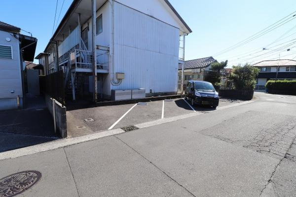 つるみ荘の駐車場