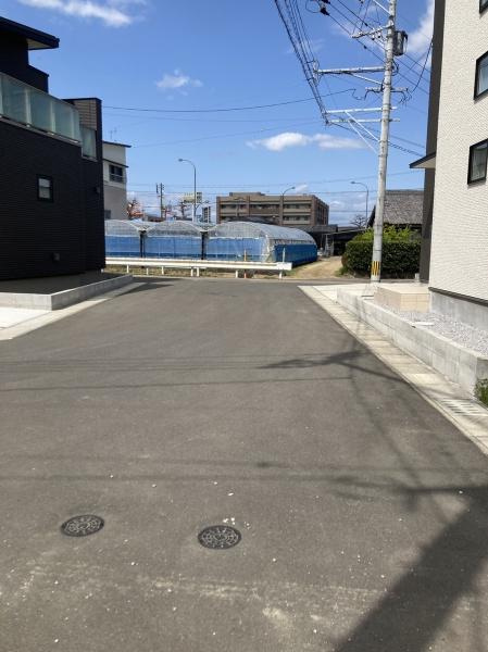 ネオレジデンシャル恒久　２号地　土地の前面道路含む現地写真|【前面道路】
西側私道6ｍ