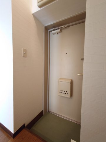 貫井ビルの玄関