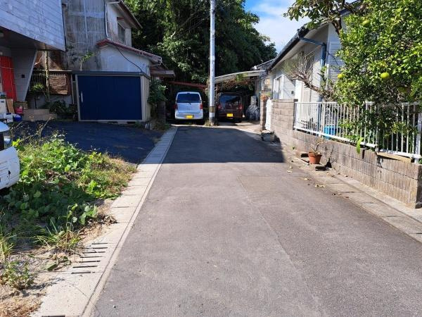 宮崎市月見ヶ丘　土地の前面道路含む現地写真