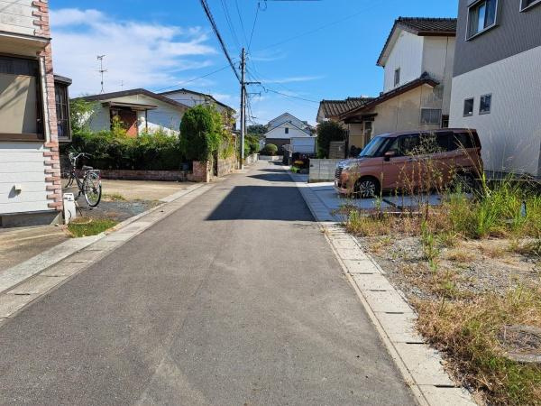 宮崎市月見ヶ丘　土地の前面道路含む現地写真