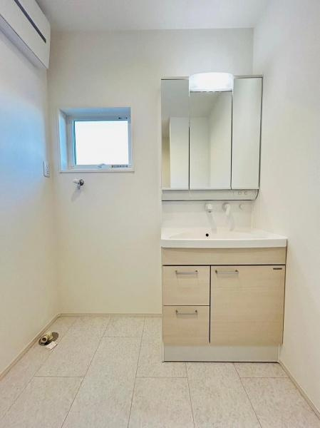 宮崎市清武町加納A　戸建の独立洗面台