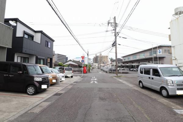 宮崎市大工町　中古戸建の前面道路含む現地写真