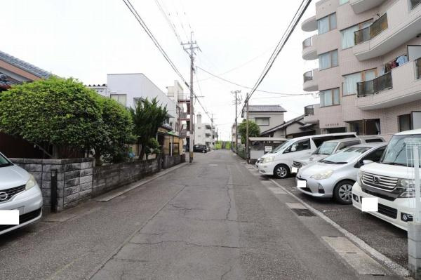 宮崎市大工町　中古戸建の前面道路含む現地写真