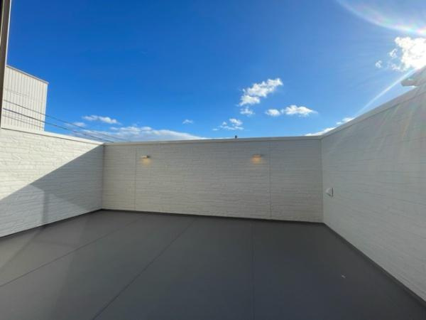 宮崎市曽師2号棟　戸建のバルコニー|【バルコニー】
2階リビングからそのまま約9帖の広々としたバルコニーに出られます！