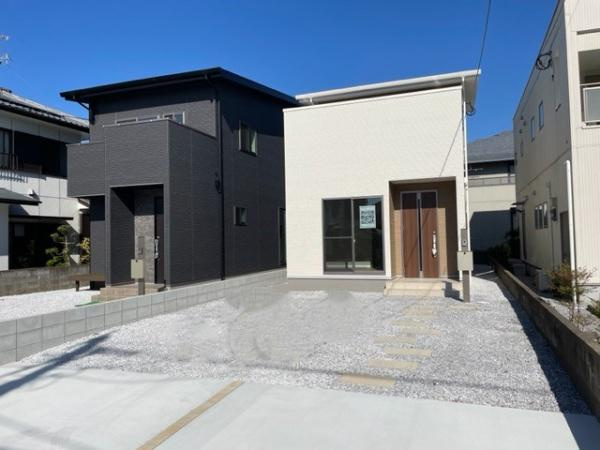 宮崎市曽師2号棟　戸建の駐車場|【駐車場】
駐車スペース4台可能！（車種によります）