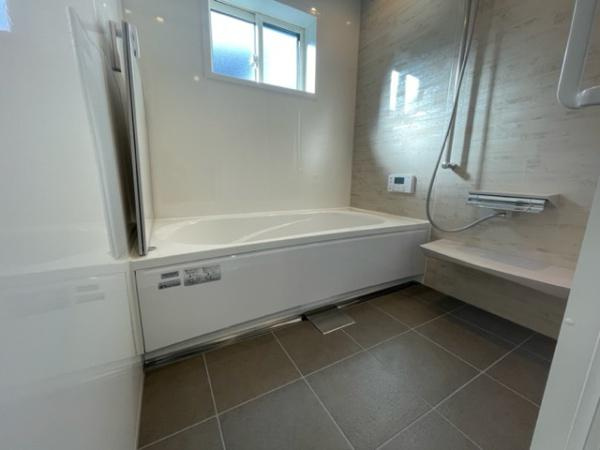 宮崎市曽師1号棟　戸建の浴室|【浴室】
足を伸ばして入れる1坪タイプのバスルーム。日頃の疲れを癒してくれます！