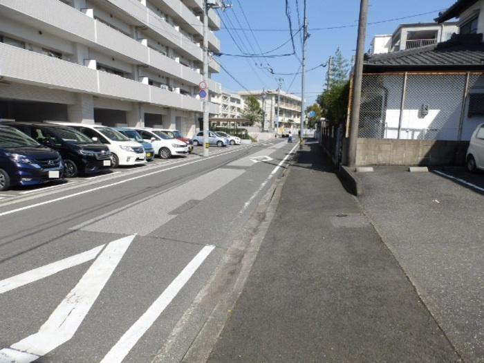 コモド伊勢崎の駐車場