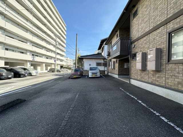 コモド伊勢崎の駐車場