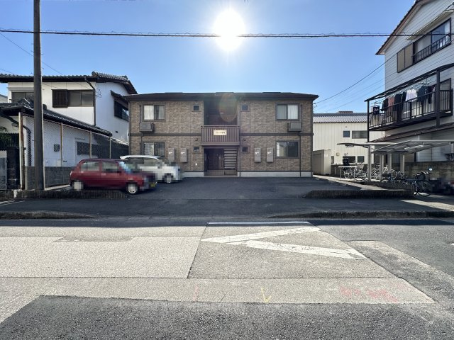 コモド伊勢崎の駐車場