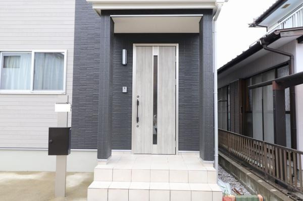 宮崎市大塚町　中古戸建の玄関