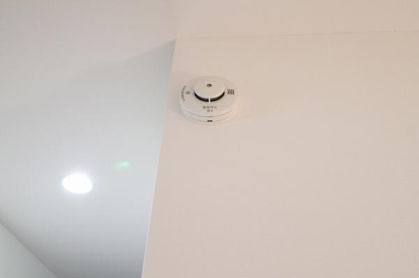 宮崎市大塚町　中古戸建のその他|【火災報知機】
家庭で起きた火災を煙・熱で感知し、音・光などで知らせる住宅用火災報知器。