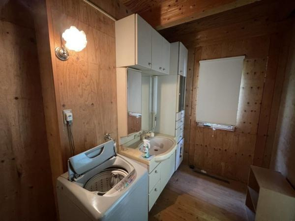 宮崎市清武町加納　中古戸建の独立洗面台