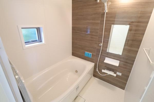 宮崎市昭和町モデル　戸建の浴室|【浴室】
足を伸ばして入れる1坪タイプのバスルーム！日頃の疲れを癒してくれます！