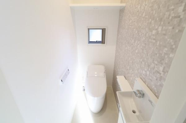 宮崎市昭和町モデル　戸建のトイレ|【トイレ】
各階にトイレが付いているので、忙しい朝の時間帯にも安心！