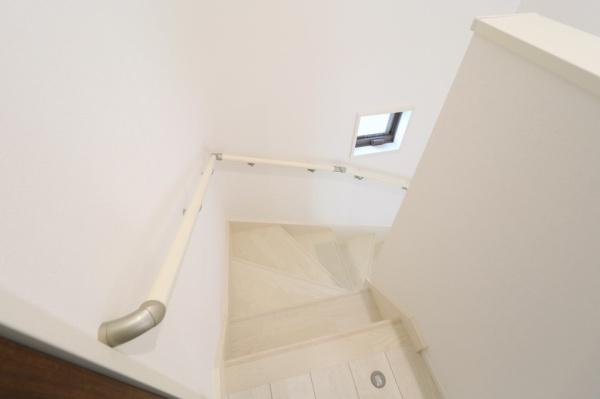 宮崎市昭和町モデル　戸建の内装|【階段】
手すり付きなので、お子様やご年配の方にも安心です！