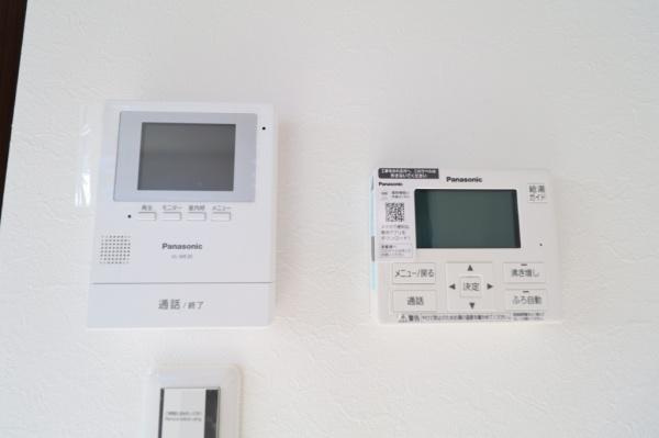 宮崎市昭和町モデル　戸建のその他|【オートバス・インターホン】
オートバス、モニター付きインターホンが横並びにあるので便利です！