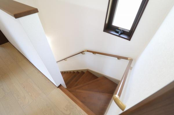 宮崎市高岡町飯田モデル２号地　戸建の内装|【階段】
手すり付きなので、お子様やご年配の方にも安心です！