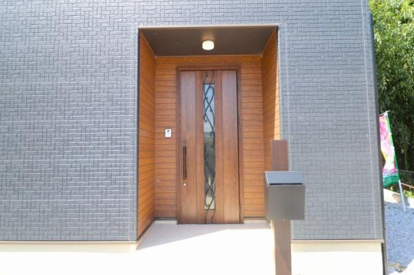 宮崎市高岡町飯田モデル２号地　戸建の玄関|【玄関】
雨風が入りにくい玄関になっております！