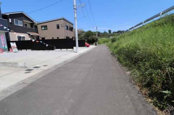 宮崎市高岡町飯田モデル２号地　戸建の前面道路含む現地写真|【前面道路】
南側公道4ｍ