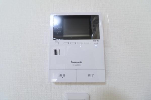 宮崎市高岡町飯田モデル２号地　戸建のその他|【インターホン】
モニター付きインターホンだから部屋の中から来客を確認可能！防犯面でも安心です！