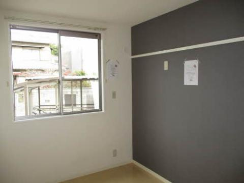 コンソラーレ　弐番館の居間・リビング|寝室